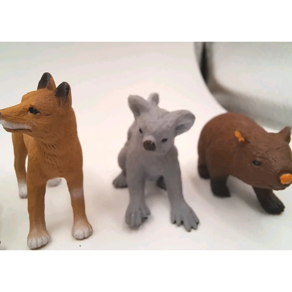 Vintage Safari Ltd Lot of 8 Minature Figurines Dingo, Wombat Frogs Platypus